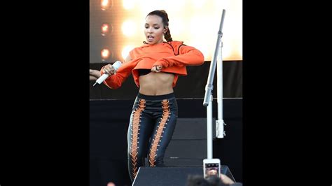 tinashe nip slip|Tinashe suffers wardrobe malfunction .